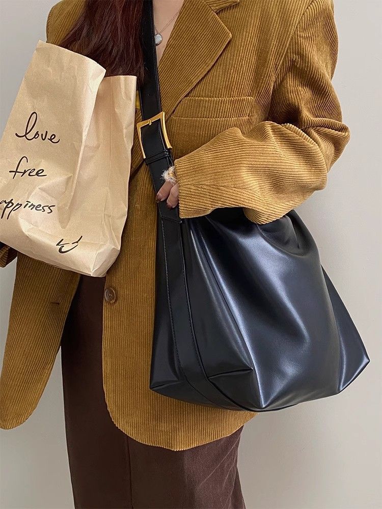 Urban Simplicity Versatile Messenger