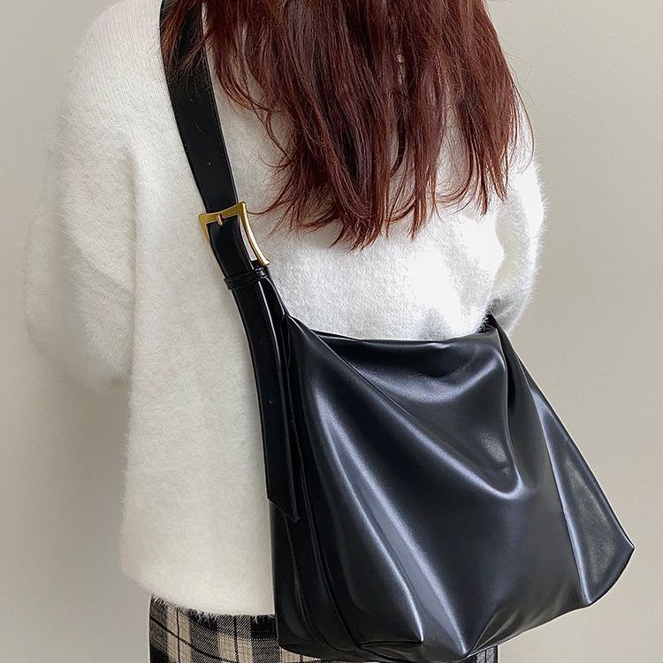 Urban Simplicity Versatile Messenger